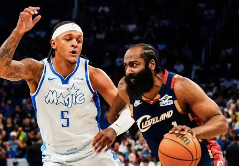 开云电竞大平台-裁判抢戏!魔术复仇骑士,哈登空砍30+8,米切尔24中9,贝恩立功